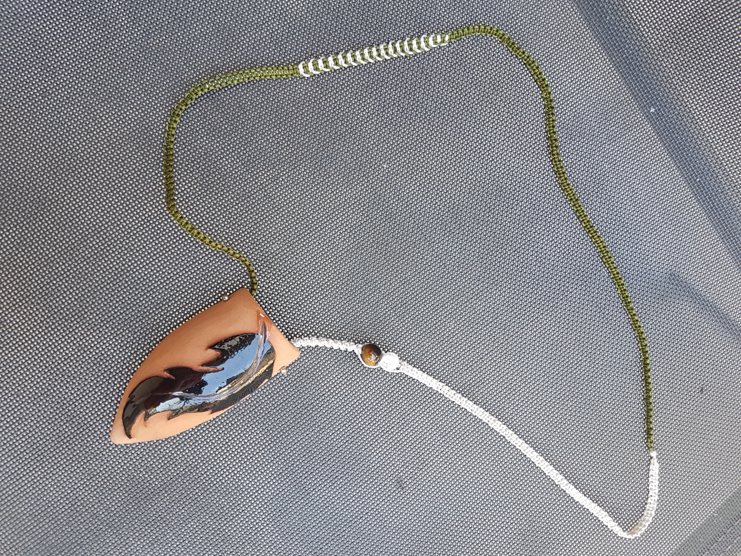 Collier plume noire